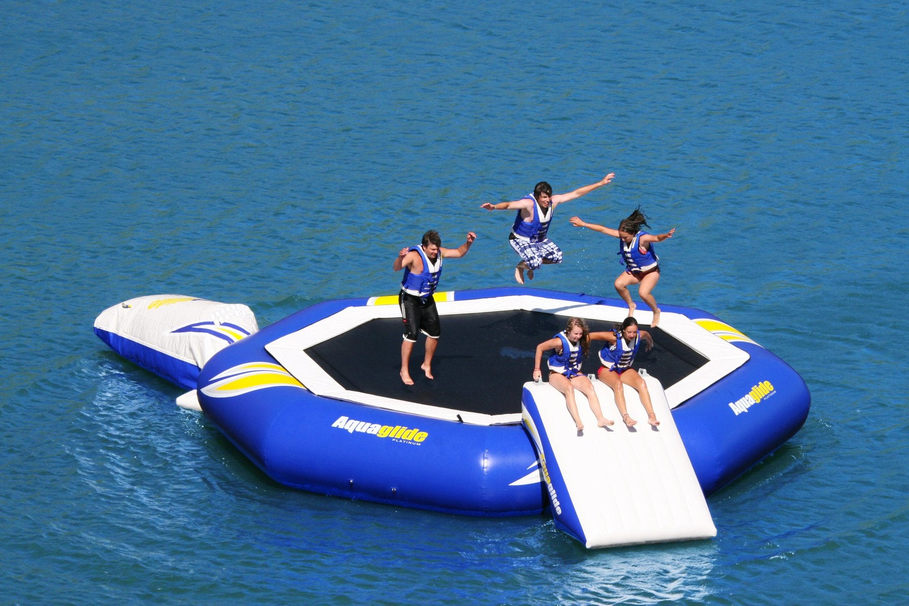 Ongelofelijk Apt Seizoen Aquaglide Supertramp Inflatable Water Trampoline Aquapark - 23' – River To  Ocean Adventures